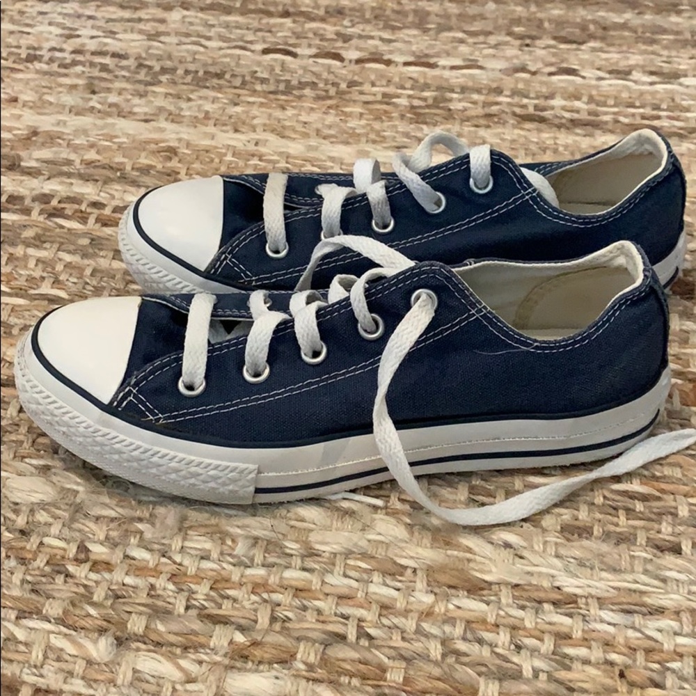 Navy Converse big kid sz 3